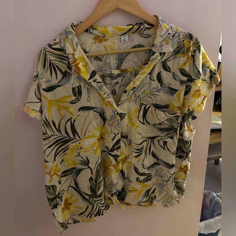 Old Navy Hawaiian Tie Front Top